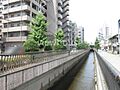 マンションの周...