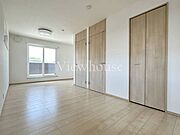 一部屋のまま使用すると、３面彩光が気持ちの良い空間です♪