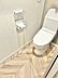 トイレ：トイレです。温水洗浄便座が付属します。