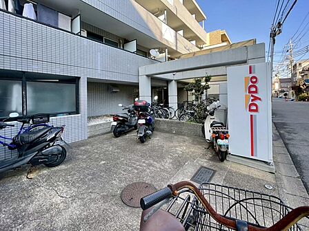バイク置き場がございます。