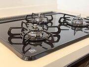 コンロは3口ガスコンロを採用しています。