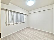約5帖の洋室です。