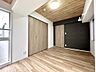 洋室：南東側の洋室です。クローゼットを完備しています。