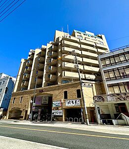 外観:阪急京都線「大宮」駅徒歩1分、京福電鉄嵐山本線「四条大宮」駅徒歩3分、京都市営地下鉄東西線「二条城前」駅徒歩14分。 外観:阪急京都線「大宮」駅徒歩1分、京福電鉄嵐山本線「四条大宮」駅徒歩3分、京都市営地下鉄東西線「二条城前」駅徒歩14分。