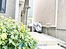 駐車場：野川のせせらぎ、小鳥のさえずり。息をふと止めてゆっくりと瞼を閉じると、映る世界は水面の波紋。静寂な中、優しく揺れる様はまるで僕の心の中を映しているようだ。