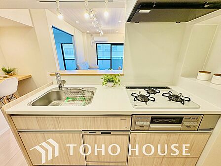 ◆愛育◆キッチンは家族の絆を育む大切な空間。シンプルで使い易いSystemKitchenで愉しく作る料理は愛情のある美味しいご馳走に。家族で使える広々としたダイニングキッチンです。