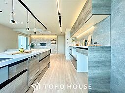 【KITCHEN】◆ワクワク◆開放的で機能性も高いシステムキッチン。お子様は毎日のご飯にワクワク！