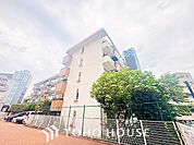 【ROOM】感性を育むプライベートルームはシンプルでスマートな空間。好みの空間で読書をしたり、音楽を聞いたりと一人の時間も充実したものにできます。