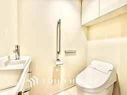 ◆トイレ◆トイレも全て新品に交換されており、清々しく新生活を始めることができます。白基調の清潔感のある空間に生まれ変わりました。