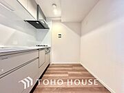 【KITCHEN】◆ワクワク◆開放的で機能性も高いシステムキッチン。お子様は毎日のご飯にワクワク！