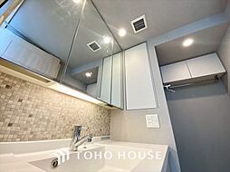 【WASHROOM】◆快適◆煌びやかな暮らしの中にも忘れたくない快適さ。大きな収納が助けてくれます。