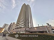 漂う上質な空気感、マンションに入れば「おかえりなさい」と笑顔で迎えてくれるエントランス。最良の心配りを感じるマンションでした。