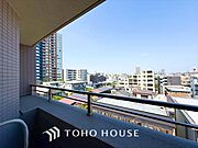 【BALCONY】◆BLUE SKY◆自然の心地よさに包まれる。大開口の外に広がるのは爽やかな青空。