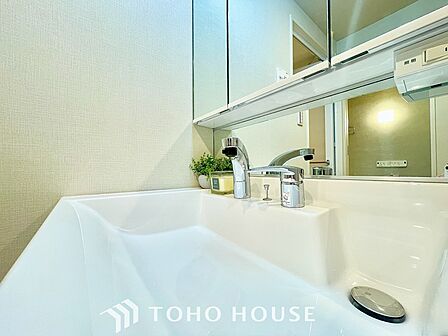 【WASHROOM】◆快適◆煌びやかな暮らしの中にも忘れたくない快適さ。大きな収納が助けてくれます。