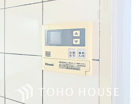 「お湯はり」や「追いだき」機能付きの給湯器リモコンです。スイッチひとつで快適なお風呂を準備でき、日々の疲れを癒してくれます。