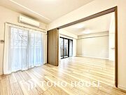 【LIVING】◆住む喜び、楽しさ、感動◆を君と共有したい。いつまでもずっと家族を見渡せるこの広い空間で。