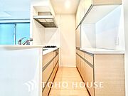 現在改装中◆ワクワク◆開放的で機能性も高いシステムキッチン。お子様は毎日のご飯にワクワク！