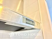 【KITCHEN】◆開放的◆後片付けが楽なシステムキッチン。収納スペースの充実！