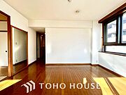 叶えたかったのは落ち着きのあるナチュラルな風合い、そして開放感があるリビング。優雅な気分に浸れる幸せな時間を家族が自然と集まりたくなるこの空間で。