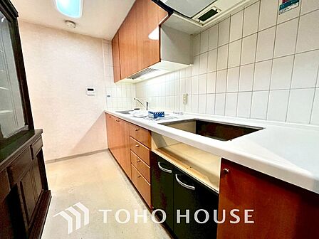 ◆愛育◆キッチンは家族の絆を育む大切な空間。シンプルで使い易いSystemKitchenで愉しく作る料理は愛情のある美味しいご馳走に。家族で使える広々としたダイニングキッチンです。
