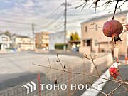【ほのかな光を】夕暮れ時に迎える優しい光。暖かく心休まるほっとする瞬間。家族のもとへ。幸せのもとへ。