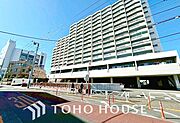 風の通り道。舞い込んでくる風が優しく躍り、室内に爽やかな空気を運んでくる。そこに季節の息吹を感じて、いまがどんな季節なのかを実感する。