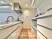◆愛育◆キッチンは家族の絆を育む大切な空間。シンプルで使い易いSystemKitchenで愉しく作る料理は愛情のある美味しいご馳走に。家族で使える広々としたダイニングキッチンです。