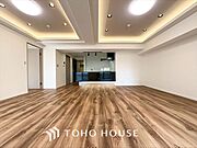 【LIVING】◆眩い◆光が燦々と入り、家族の笑顔を照らす。「いつまでも続いて」と願う夢のような毎日がここにある。