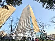 ほんの少しのこだわり。ちょっとした色使いがその家がもつ雰囲気、趣（おもむき）を携え、暮らす家族や訪ねてくる友人・知人に新鮮な香りを運んできます。