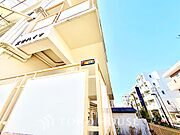 明るく開放的なリビングで、インテリアを楽しみながら快適な暮らしを実現できます。
