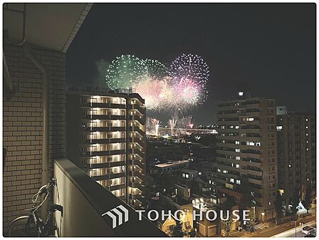 【BALCONY】◆BLUE SKY◆自然の心地よさに包まれる。大開口の外に広がるのは爽やかな青空。
