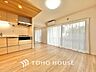 リビング/ダイニング：叶えたかったのは落ち着きのあるナチュラルな風合い、そして開放感があるリビング。優雅な気分に浸れる幸せな時間を家族が自然と集まりたくなるこの空間で。