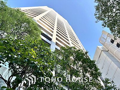 外観：漂う上質な空気感、マンションに入れば「おかえりなさい」と笑顔で迎えてくれるエントランス。最良の心配りを感じるマンションでした。