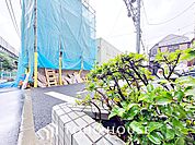 ふと視点を変えてみると、広がる光景。時間を忘れ大空を見上げるなんて、いつぶりだろうか。こんなにも広く美しい情景があったなんて。時間を忘れ、時を知る。