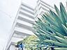 外観：◆居心地のいい暮らし◆には欠かせない眩い採光。ゆったりとした幅の窓からこの空間に降り注ぐ採光が絶えない。明るいリビングこそ居心地のいい暮らしが待っているのだと思う。
