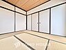 リビング/ダイニング：【Private room】感性を育むプライベートルームはシンプルでスマートな空間。好みの空間で読書をしたり、音楽を聞いたりと一人の時間も充実したものにできます。
