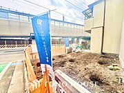 【空】ここからは空が遠くまで見える。紺碧、曇天、茜色。心もともに映り変わる。東京にもあったんだ。