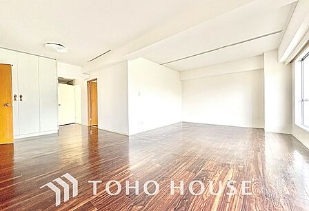 ◆瀟洒な空間◆落ち着きのある彩が見事に調和させた瀟洒な空間を演出。ここに集まる家族の会話と笑顔が絶え間なく続く幸せな空間。