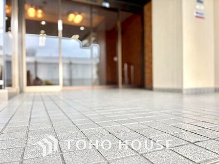 【ENTRANCE】◆家族◆家で家族と過ごす時間は限られている。帰りを待つ家族の元へと急ぐときの弾む思い。そんな思いを引き立てる邸宅。
