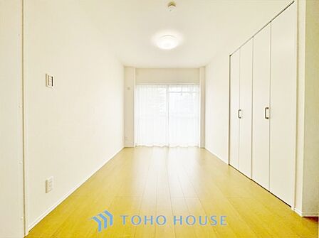 ◆窓を開けると◆冷涼な風、そよぐリビング。だんらんの場所はここから始まり、ここで終わる。家族の笑顔が集う素敵な場所だから、こだわり抜いた思いが詰まっているのだと思う。