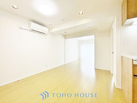 ◆窓を開けると◆冷涼な風、そよぐリビング。だんらんの場所はここから始まり、ここで終わる。家族の笑顔が集う素敵な場所だから、こだわり抜いた思いが詰まっているのだと思う。