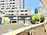 【BALCONY】◆BLUE SKY◆自然の心地よさに包まれる。大開口の外に広がるのは爽やかな青空。