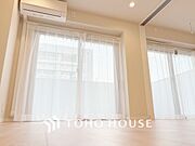 【LIVING】◆眩い◆光が燦々と入り、家族の笑顔を照らす。「いつまでも続いて」と願う夢のような毎日がここにある。