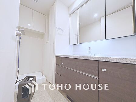 【WASHROOM】◆快適◆煌びやかな暮らしの中にも忘れたくない快適さ。大きな収納が助けてくれます。