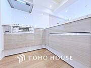 【KITCHEN】◆ワクワク◆開放的で機能性も高いシステムキッチン。お子様は毎日のご飯にワクワク！