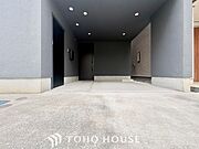 ほんの少しのこだわり。ちょっとした色使いがその家がもつ雰囲気、趣（おもむき）を携え、暮らす家族や訪ねてくる友人・知人に新鮮な香りを運んできます。