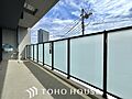大きく開け放た...