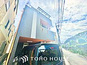 【ほのかな光を】夕暮れ時に迎える優しい光。暖かく心休まるほっとする瞬間。家族のもとへ。幸せのもとへ。
