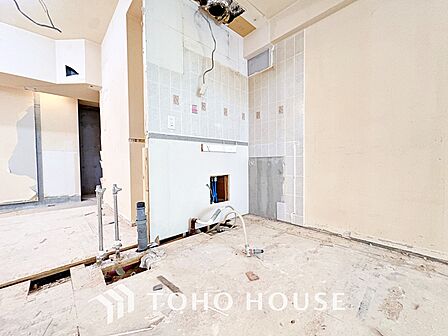 【改装中】手元の収納から、足元の収納までが全てスライド式で、奥のスペースまで有効に活用できます。奥まで上から見渡せるので、たまにしか使わない調理器具もサッと取出せます。