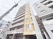 【ENTRANCE】◆家族◆家で家族と過ごす時間は限られている。帰りを待つ家族の元へと急ぐときの弾む思い。そんな思いを引き立てる邸宅。